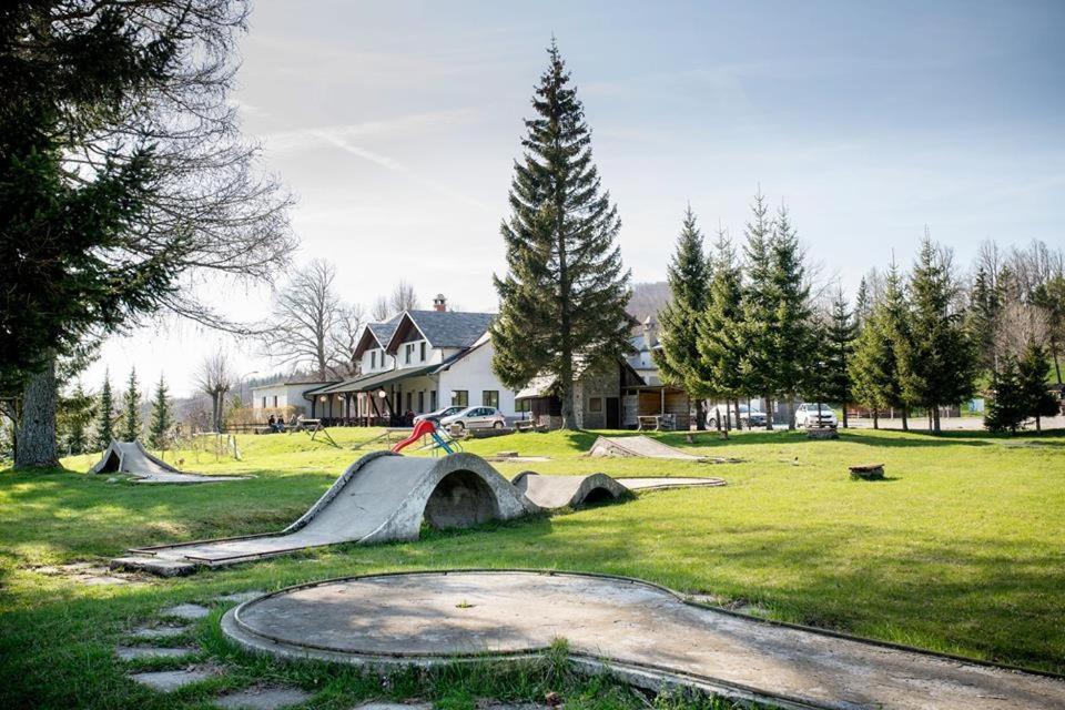 Gostilna Lokve Bed and Breakfast Buitenkant foto